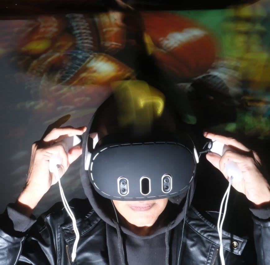 Cly3DJ with Headset - Fire & Ice Club Television